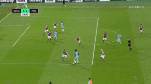 石破天惊！泰勒·亚当斯43米吊射破门为本赛季英超最远进球