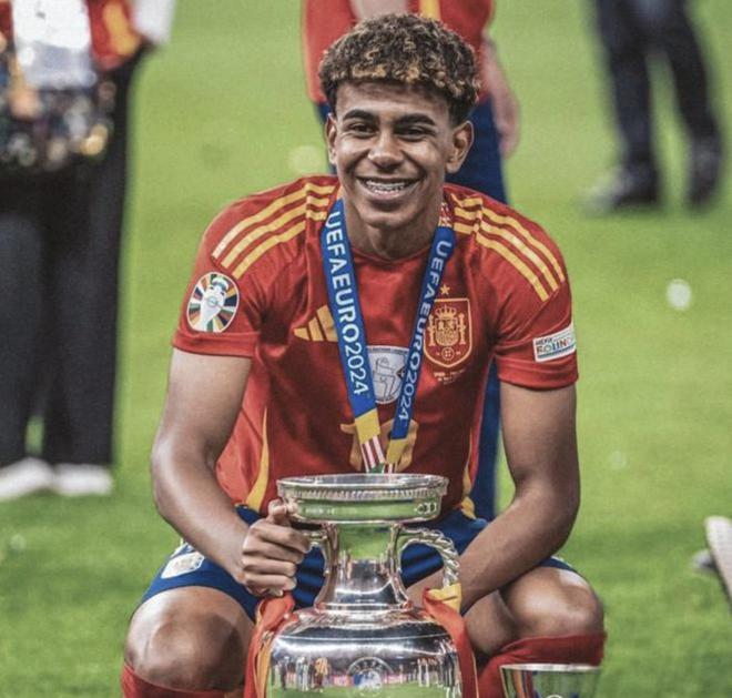 利物浦年轻中场莫顿：里昂中场引援的主要目标